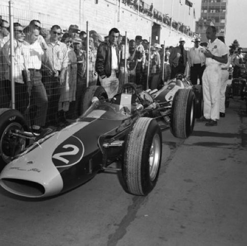 La verte et la blanche... les monoplaces de Jim et de Dan Gurney